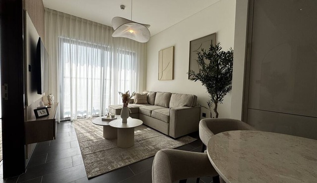 Luxury 1BR Apartment with Pool Access