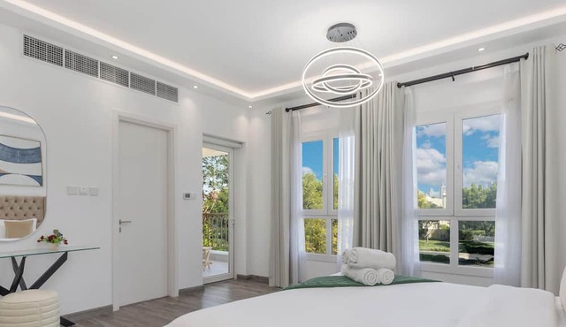 LUX The Serene Springs Villa 2