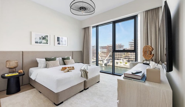 3BR with Burj Khalifa and Canal View