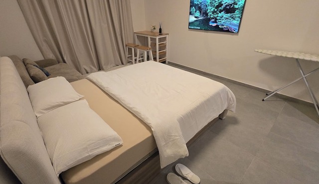 Kuro Elegant Living