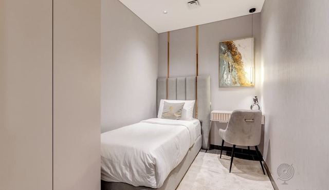 GLOBALSTAY. The Crest Tower C Apartments