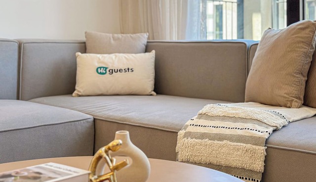HiGuests - La Rive Classy 2BR & Balcony