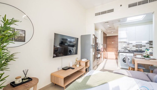 Gorgeous Studio Apartment in Azizi Star, Jebel Ali by Deluxe Holiday Homes