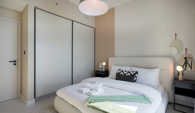Aya - Exquisite Beachfront 1BR Living in Palm Jumeirah