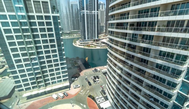 HAVN - Studio with Lake Views in Dubai Gate, JLT