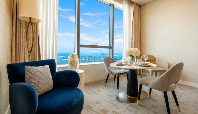 Sea-Facing Studio with Panoramic Palm Views from a High Floor, Near Atlantis in Dubai