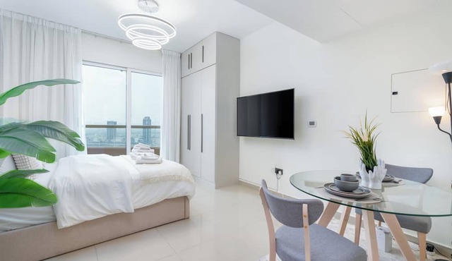 Gala Guests - Lakeside Tower Living