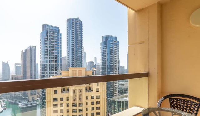 Dream Inn - 3BR Apartment with Marina View