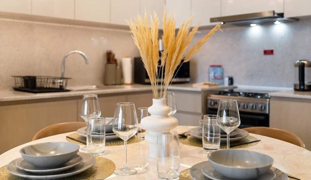 2BDR Apt LED side Burj Khalifa Views Opposite Dubai Mall