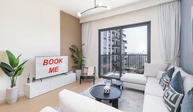 Free housekeeping visits during your stay - StayShort - Chic 1-Bed for 4 in Prime Dubai Hills Location!