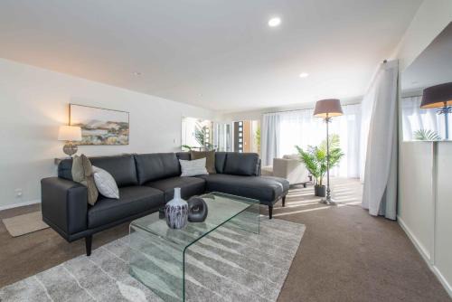 Remuera Elegance - Spacious & Stylish 6-BR House in Auckland