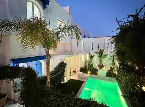 Le Petit Riad pool and sea 5 minutes away