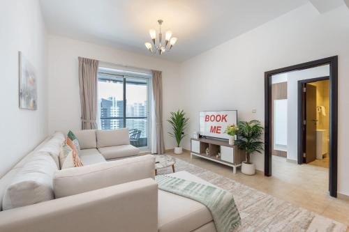 Free housekeeping visits during your stay - StayShort - Comfy 1-Bedroom Apartment Perfect for 4 in JLT