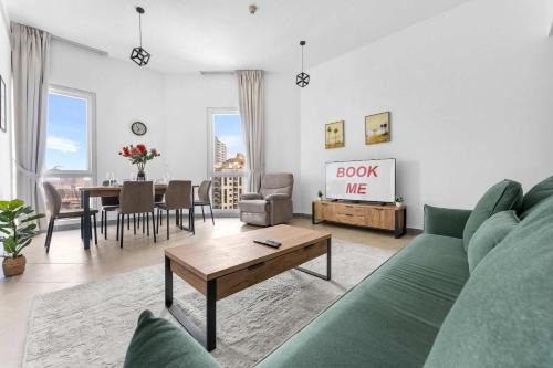 Free housekeeping visits during your stay - StayShort - Stylish Barsha Heights Retreat with Swimming Pool for 2
