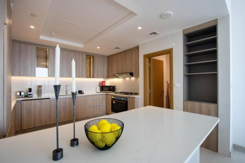 Luxury Waterfront 2BR with Resort Amenities