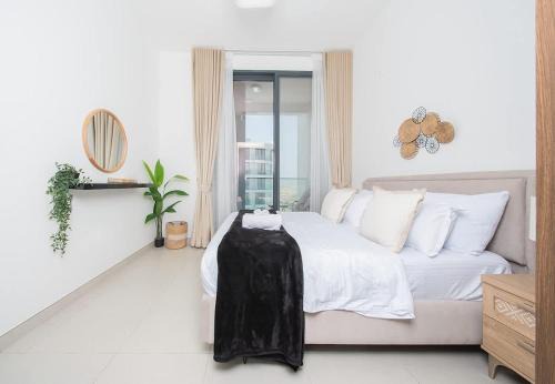 Chic 1BR with Balcony & Pool Access