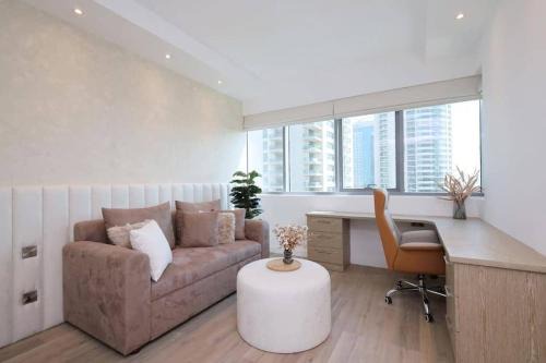 Stylish 3BR Apartment with Stunning Golf Course Views