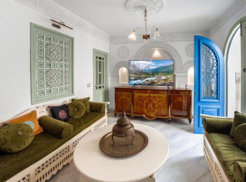Dar El Nour - Authentic Tunisian Home Steps from the Sea
