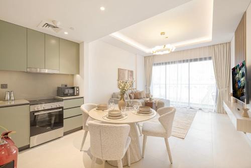 Daniels 1BR at Viridian by Central Park, City Walk