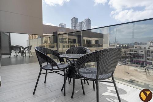 Vogue Vacation Homes, JVC Al Serh Residences Near Circle Mall, One Bedroom Apartment with Balcony and City View, Access to all Amenities