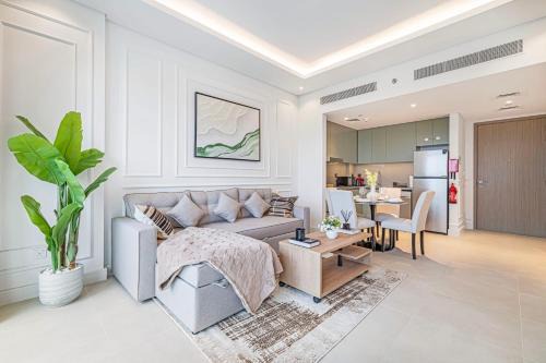 Luxury 1BR City Walk, Park View & Balcony
