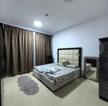 Spacious 1 Bedroom Hall & kitchen