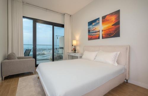 Stylish 1BR Just 3 Minutes Walk to Metro