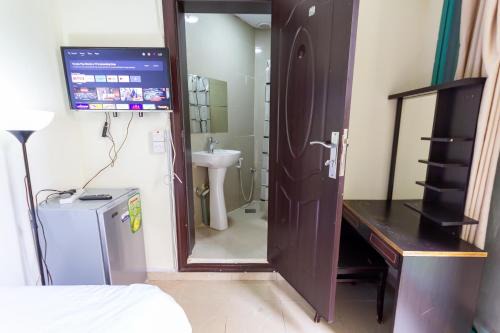 Budget Rooms With Private Bathroom for 'girls' only in Dubai, Marina