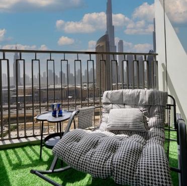 Stylish 4BR with Burj View and Dubai Mall Connection