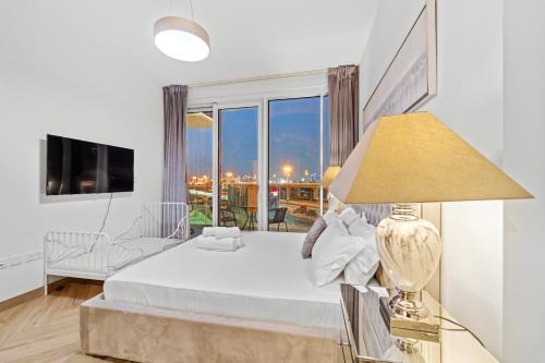 Contemporary 1BR City View Apartment at 1 Residence