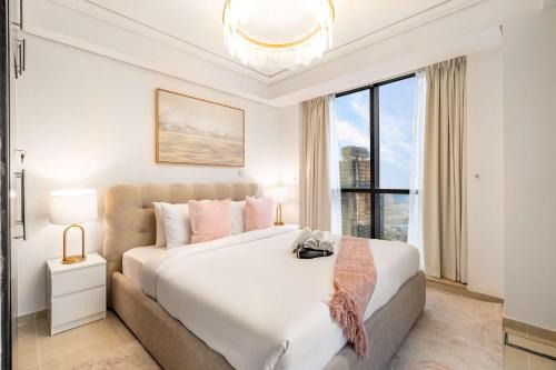 Free housekeeping visits during your stay - StayShort - Stylish 2-Bedroom in JLT That Sleeps 6 Comfortably