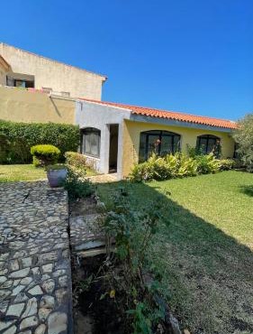 Luxury Villa Exclusive Neighborhood