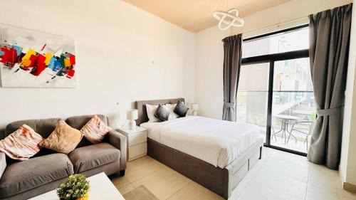 OYO HOME 1364 Fully Furnished Studio Apartments Jvc