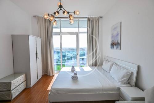 Holiday Boulevard - Modern Studio in JVT w High-End Gym & Pool