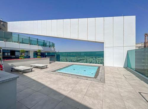 41st-Floor 2BR with World's Highest Running Track