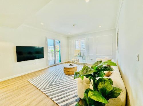 Venduras - Spacious 4-Bedroom Luxury Villa in La Mer, Dubai