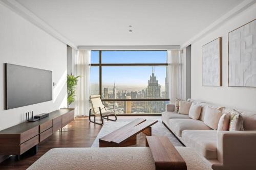 Burj Khalifa & Downtown Views - 3BR Family Retreat Near Dubai Mall