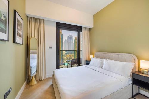Daniels Luxe 3BR Downtown with Skyline View